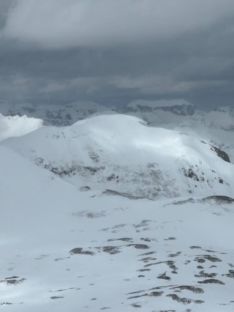 Although we are seeing generally strengthening weak layers near the ground, there are still places where avalanches can break near the ground like this one north of Silverton from March 30, 2024. This widely-breaking avalanche released naturally on an east-facing slope of Brown Mountain.